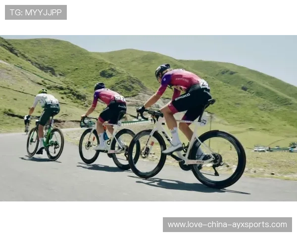 自行车赛现场爆发“最后两公里大战” 自行车赛现场爆发“最后两公里大战”