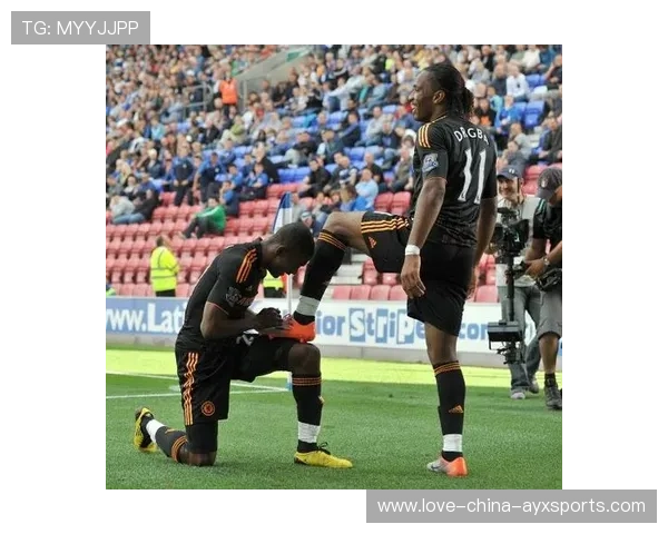 足球运动员擦鞋庆祝惹争议：被批不尊重