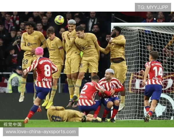 巴萨锋线无球跑位训练:登贝莱与费兰默契提升明显 巴萨锋线无球跑位训练:登贝莱与费兰默契提升明显