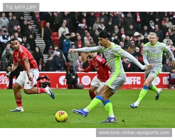 曼城中路连续传导制造射门机会